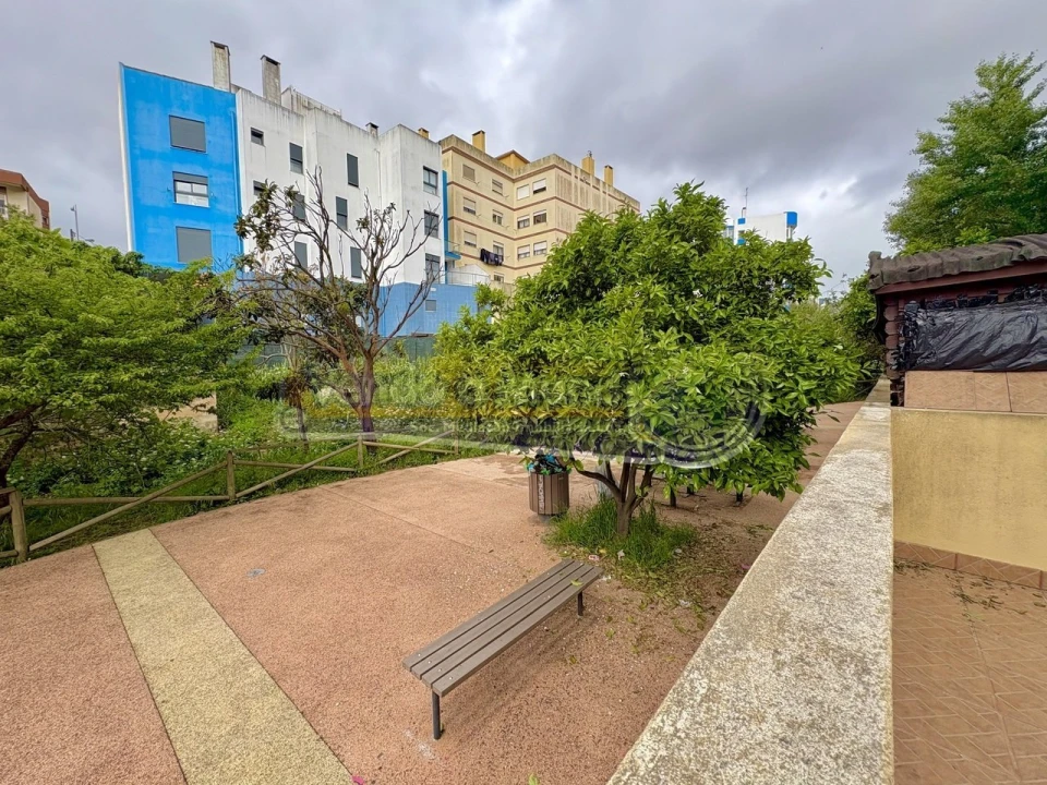 Apartamento T2 para Venda em Algueirão-Mem Martins Foto 19