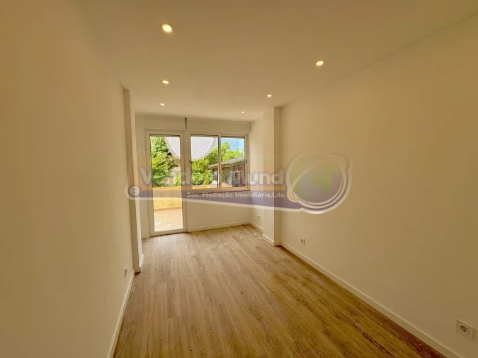 Apartamento T2 para Venda em Algueirão-Mem Martins Foto 12