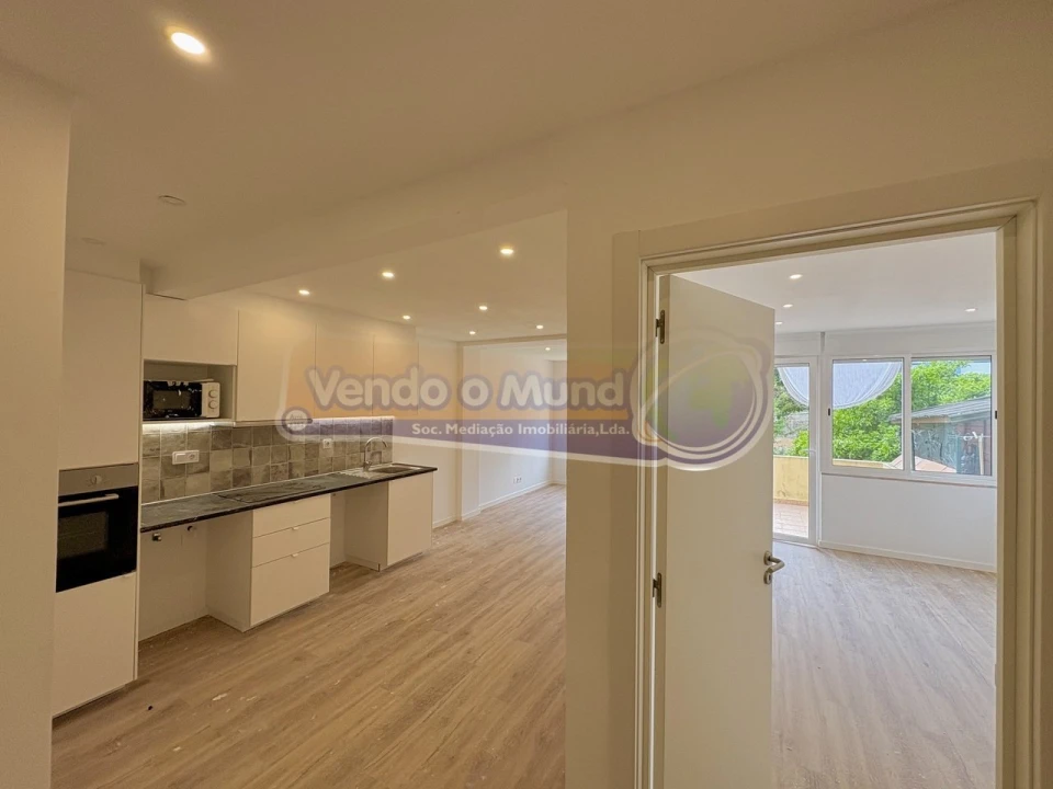 Apartamento T2 para Venda em Algueirão-Mem Martins Foto 2