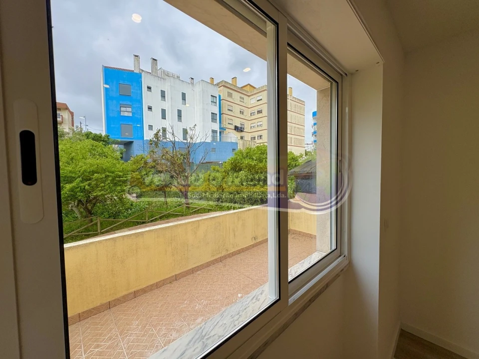 Apartamento T2 para Venda em Algueirão-Mem Martins Foto 8