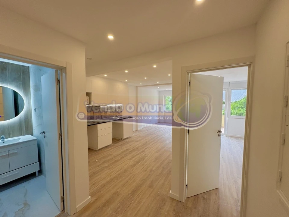 Apartamento T2 para Venda em Algueirão-Mem Martins Foto 3