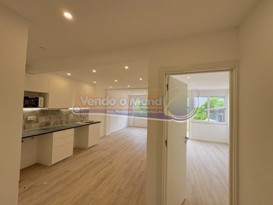 Apartamento T2 para Venda em Algueirão-Mem Martins Foto 1