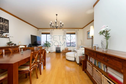 Apartamento T3 para Venda em São Domingos de Benfica