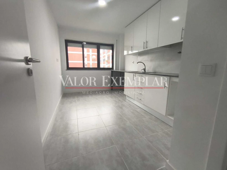 Apartamento T3 para Venda em Moita Foto 3