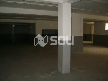 Loja para Arrendamento em Santo Tirso, Couto (Santa Cristina e São Miguel) e Burgães