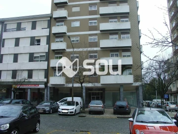 Loja para Arrendamento em Santo Tirso, Couto (Santa Cristina e São Miguel) e Burgães