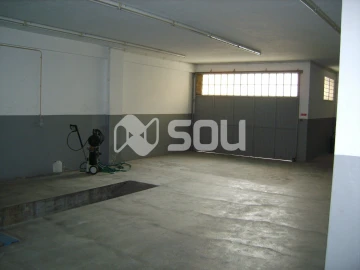 Loja para Arrendamento em Santo Tirso, Couto (Santa Cristina e São Miguel) e Burgães