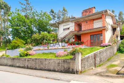 Moradia T4 para Venda em Sandim, Olival, Lever e Crestuma