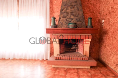 Moradia T4 para Venda em Sandim, Olival, Lever e Crestuma