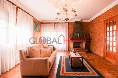 Moradia T4 para Venda em Sandim, Olival, Lever e Crestuma