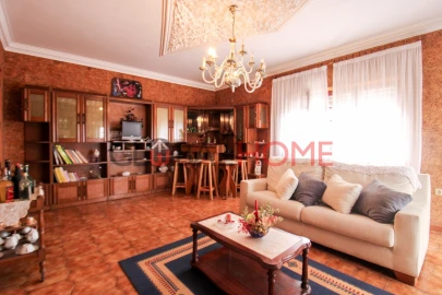 Moradia T4 para Venda em Sandim, Olival, Lever e Crestuma