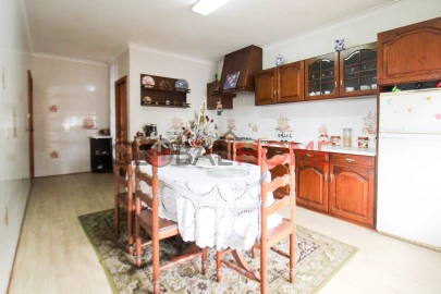 Moradia T4 para Venda em Sandim, Olival, Lever e Crestuma