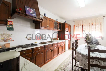 Moradia T4 para Venda em Sandim, Olival, Lever e Crestuma