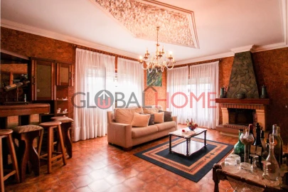 Moradia T4 para Venda em Sandim, Olival, Lever e Crestuma