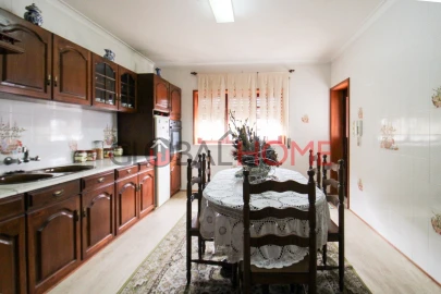 Moradia T4 para Venda em Sandim, Olival, Lever e Crestuma