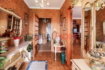 Moradia T4 para Venda em Sandim, Olival, Lever e Crestuma