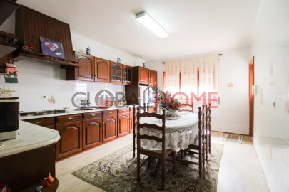 Moradia T4 para Venda em Sandim, Olival, Lever e Crestuma