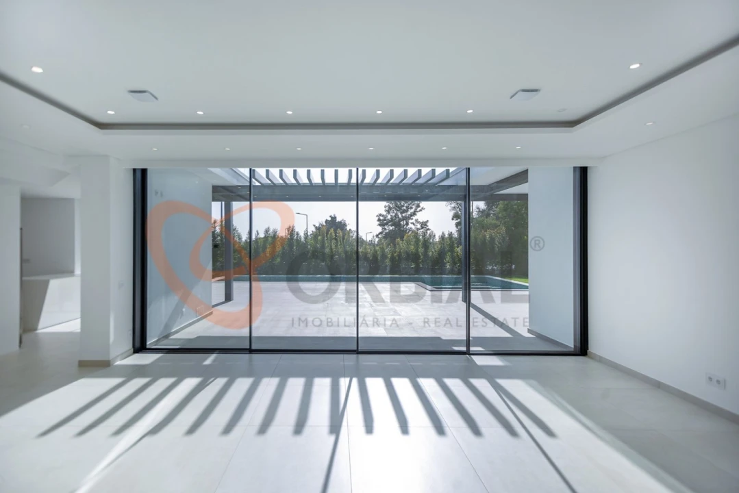 Moradia T4 para Venda em Albufeira e Olhos de Água Foto 4