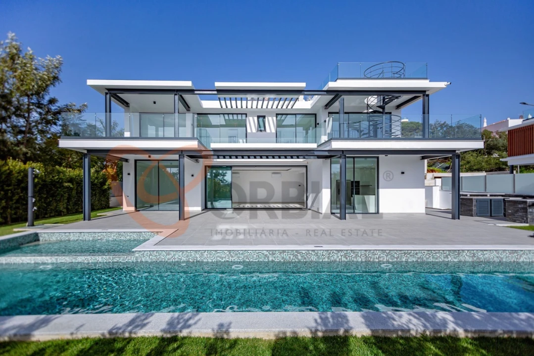 Moradia T4 para Venda em Albufeira e Olhos de Água Foto 11