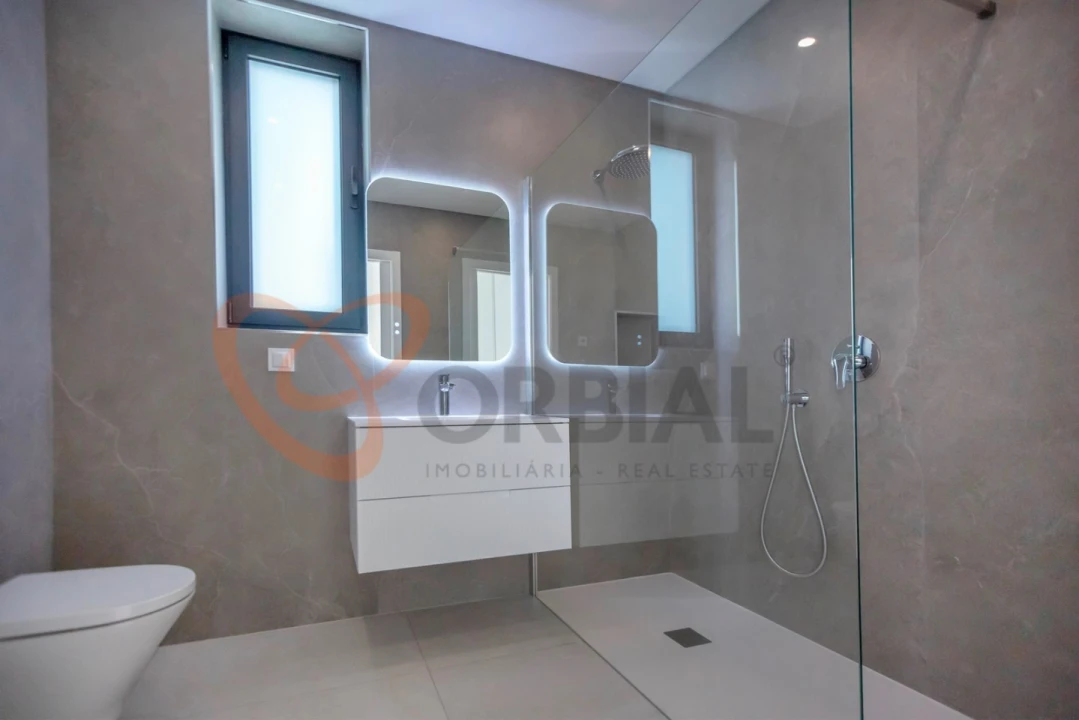 Moradia T4 para Venda em Albufeira e Olhos de Água Foto 19