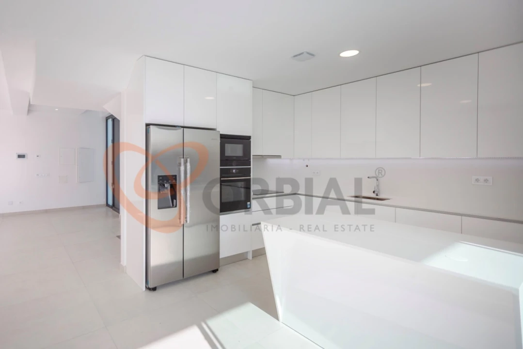 Moradia T4 para Venda em Albufeira e Olhos de Água Foto 3