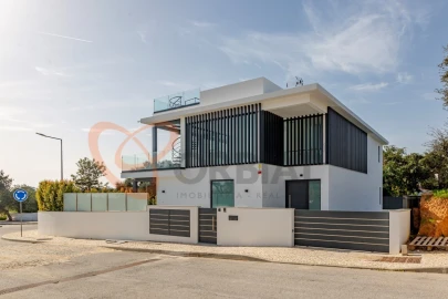 Moradia T4 para Venda em Albufeira e Olhos de Água