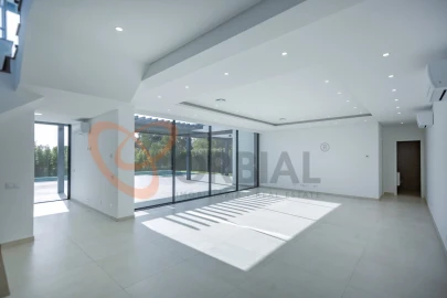 Moradia T4 para Venda em Albufeira e Olhos de Água