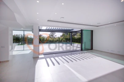 Moradia T4 para Venda em Albufeira e Olhos de Água