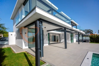 Moradia T4 para Venda em Albufeira e Olhos de Água