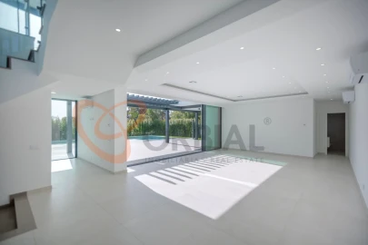 Moradia T4 para Venda em Albufeira e Olhos de Água