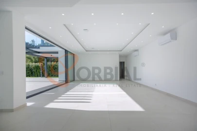 Moradia T4 para Venda em Albufeira e Olhos de Água