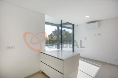 Moradia T4 para Venda em Albufeira e Olhos de Água