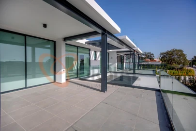 Moradia T4 para Venda em Albufeira e Olhos de Água