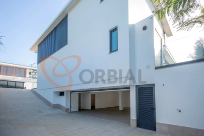 Moradia T4 para Venda em Albufeira e Olhos de Água