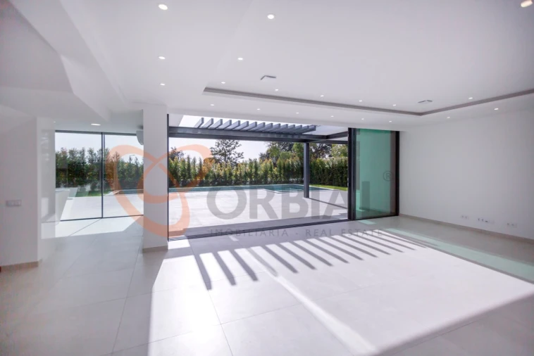 Moradia T4 para Venda em Albufeira e Olhos de Água Foto 10