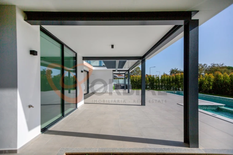 Moradia T4 para Venda em Albufeira e Olhos de Água Foto 13