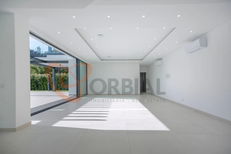 Moradia T4 para Venda em Albufeira e Olhos de Água Foto 17