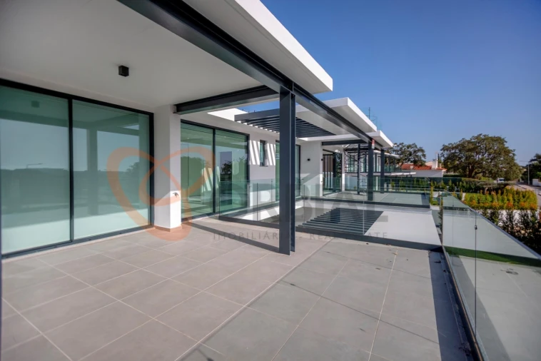 Moradia T4 para Venda em Albufeira e Olhos de Água Foto 32