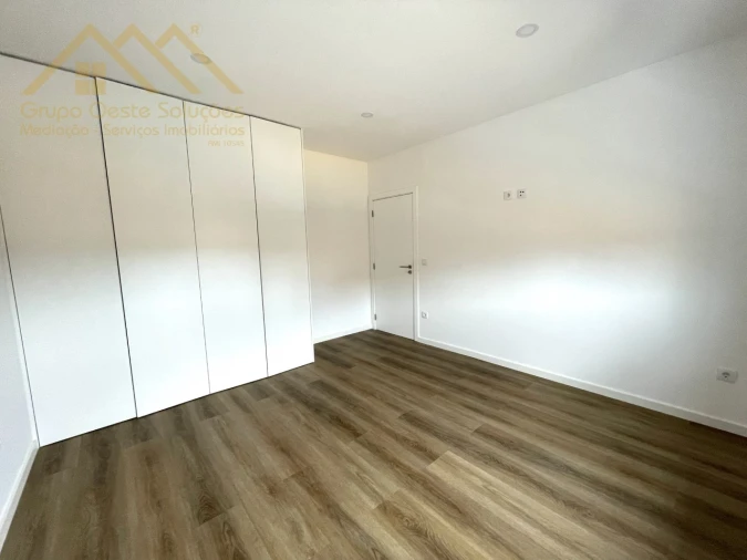 Moradia T6 para Venda em A dos Cunhados e Maceira Foto 23