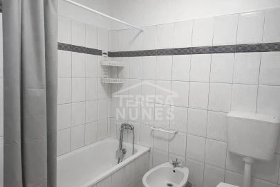 Apartamento T2 para Venda em Charneca de Caparica e Sobreda