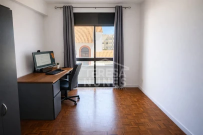 Apartamento T2 para Venda em Charneca de Caparica e Sobreda