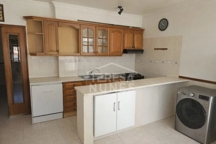 Apartamento T2 para Venda em Charneca de Caparica e Sobreda Foto 2