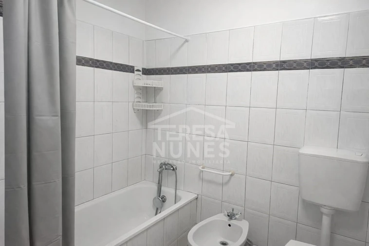 Apartamento T2 para Venda em Charneca de Caparica e Sobreda Foto 10