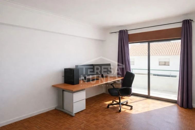 Apartamento T2 para Venda em Charneca de Caparica e Sobreda Foto 13