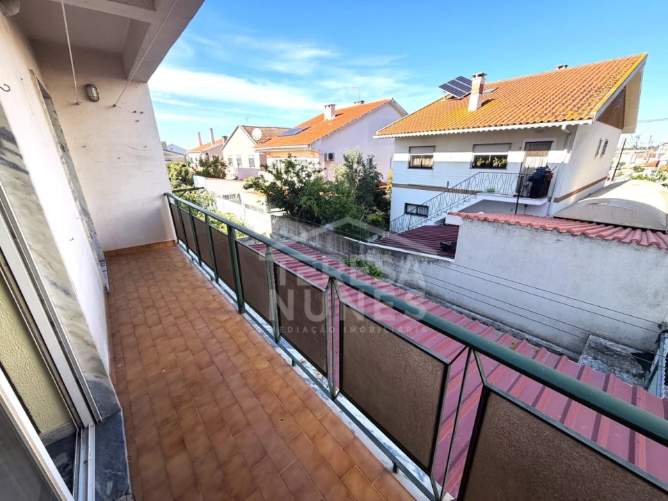 Apartamento T2 para Venda em Quinta do Conde Foto 3