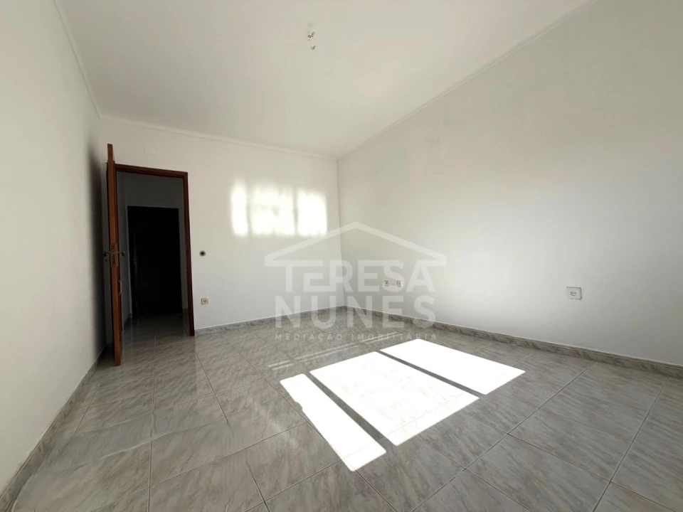 Apartamento T2 para Venda em Quinta do Conde Foto 12