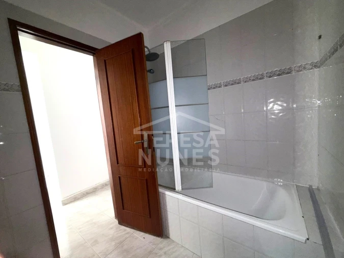 Apartamento T2 para Venda em Quinta do Conde Foto 11