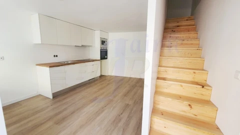 Moradia T1 para Venda em Agualva e Mira-Sintra