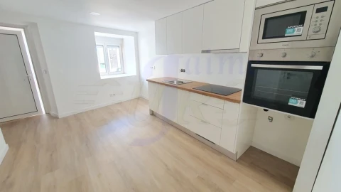 Moradia T1 para Venda em Agualva e Mira-Sintra
