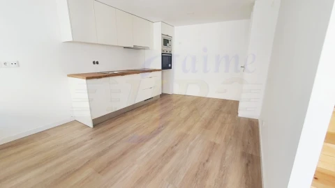 Moradia T1 para Venda em Agualva e Mira-Sintra